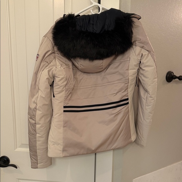 Rossignol Women's Beige Ski Jacket with Black Details - Picture 7 of 10